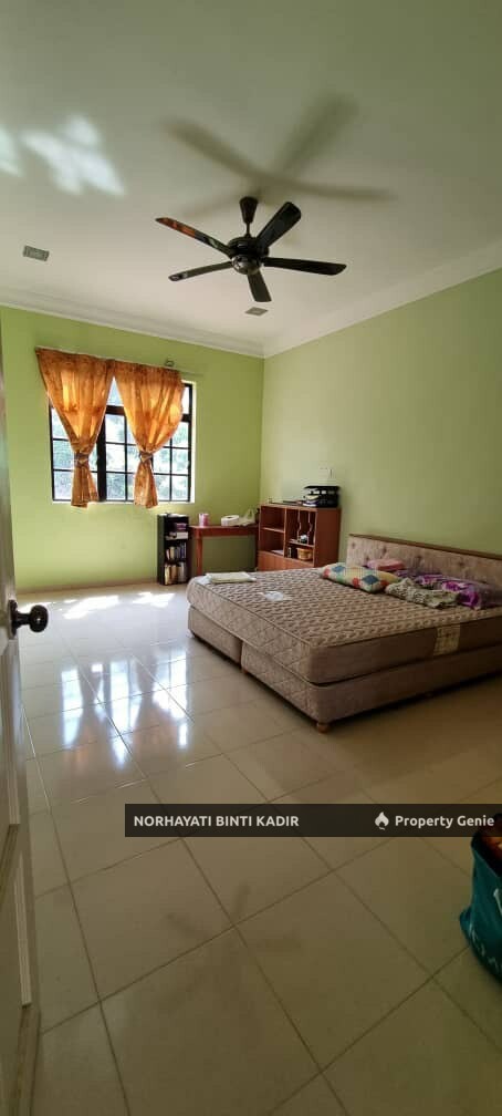 BANGLO 2 TINGKAT TANAH SANGAT BESAR PERKAMPUNGAN DARAT SEKOLAH BESERAH