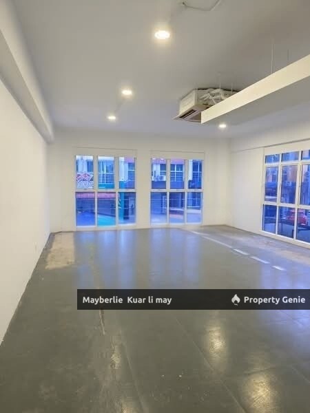 Bukit Serdang RM2.2MIL 2.5Sty Shop For Sale