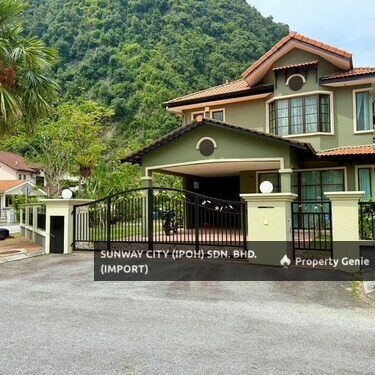 LAKESIDE BUNGALOW