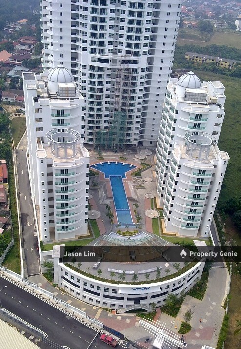The Oasis Condo - Corner - Pool View- 2 Car Parks - Good Buy