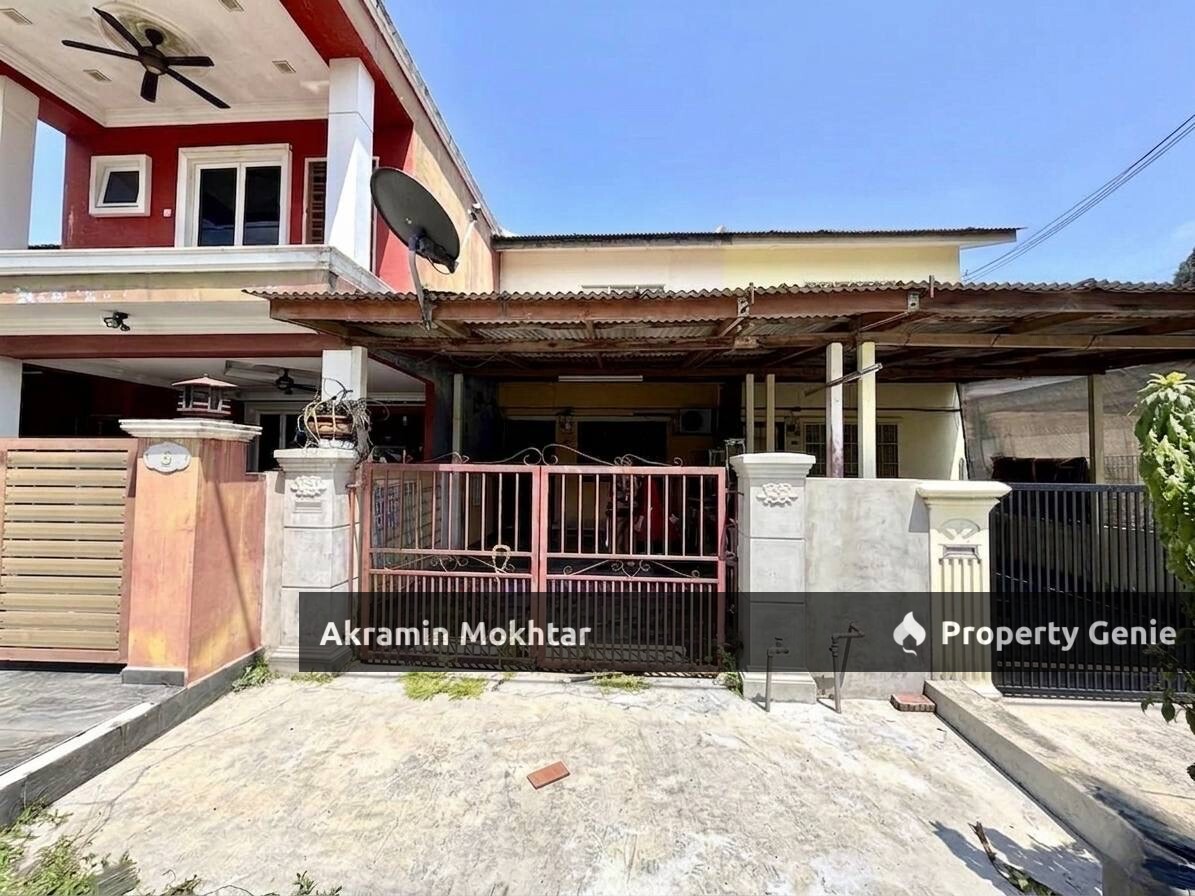 Facing Open & Extended | 2 Storey Terrace Taman Tasik Semenyih.