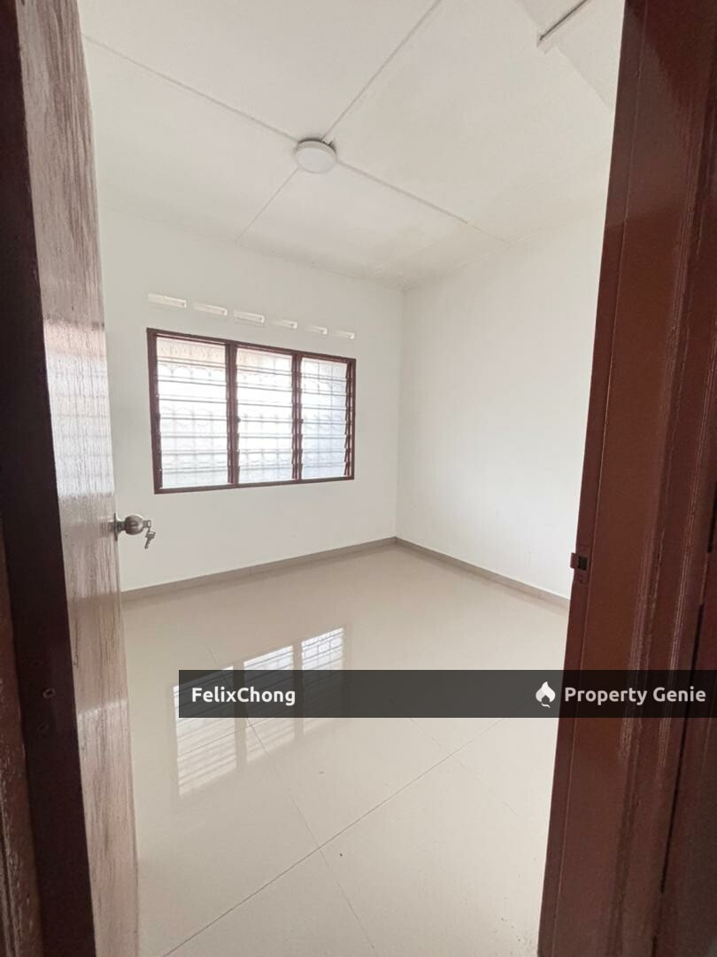 Taman Mohd Yassin 1 Sty Terrace,Jalan Seladang,Simpang Renggam