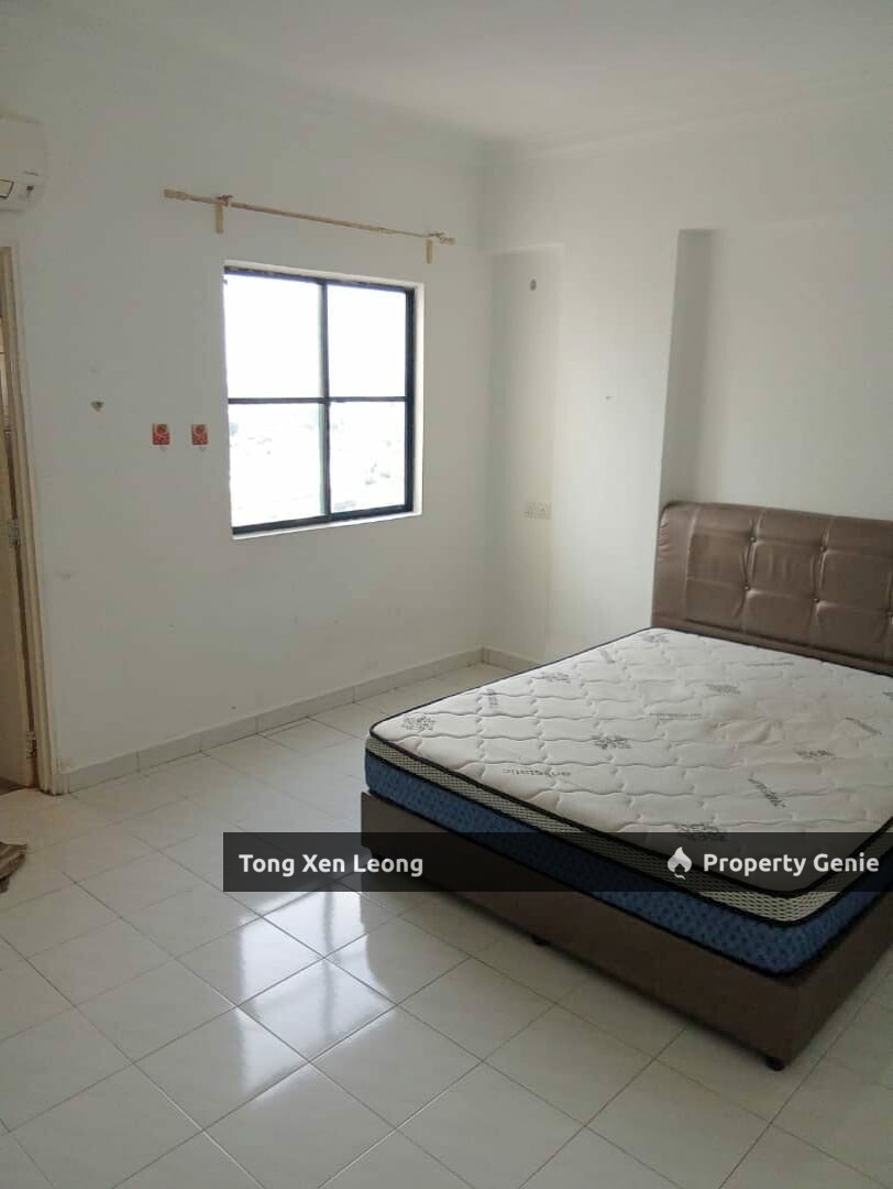 2 Bedroom Unit For Sale @ Casa Lago