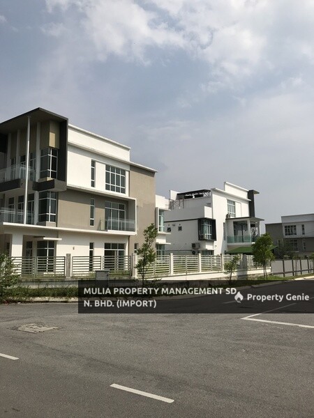 COUNTRY HILLS RESIDENCES