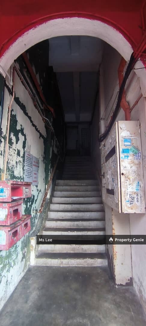 Male Room 2 RM550 @ 1st Floor Shop Apt-Sek 7-Shah Alam-near UITM-Ready Now