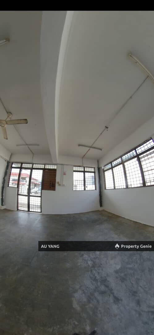 1.5 Storey Semi-D Warehouse / Factory 1层半 半独立工业仓库/工厂