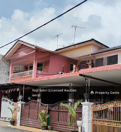 Rumah Teres Dua Tingkat (Unit Tengah) yang beralamat pos di No. 18, Lorong Sena Indah 1, Taman Desa Sena, 13300, Tasek Gelugor, Pulau Pinang.